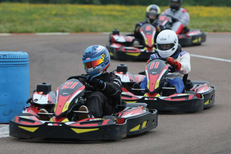 Au circuit Prénois, une séance  karting en guise de teambuilding (DR Circuit Prénois)