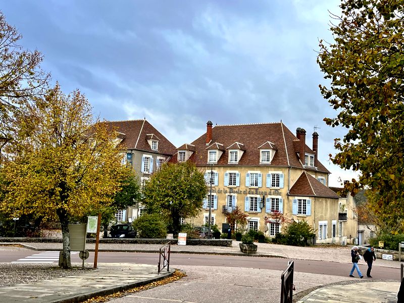 L'hôtel de la Poste et du Lion d'or, à Vézelay (© Paula Boyer)