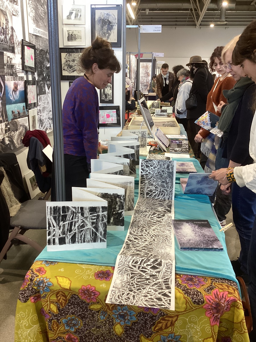 A travers les stands - Photo : J.-P.C.