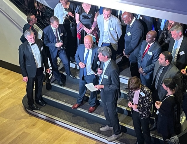 A la soirée Avico : Mourad Majoul, président fondateur, à sa droite Sylvain Bosc, DG, et à sa gauche  Gilles Gompertz, DG Groupe.Photo : C.Hardin A la soirée Avico : Mourad Majoul, président fondateur, à sa droite Sylvain Bosc, DG, et à sa gauche  Gilles Gompertz, DG Groupe.Photo : C.Hardin