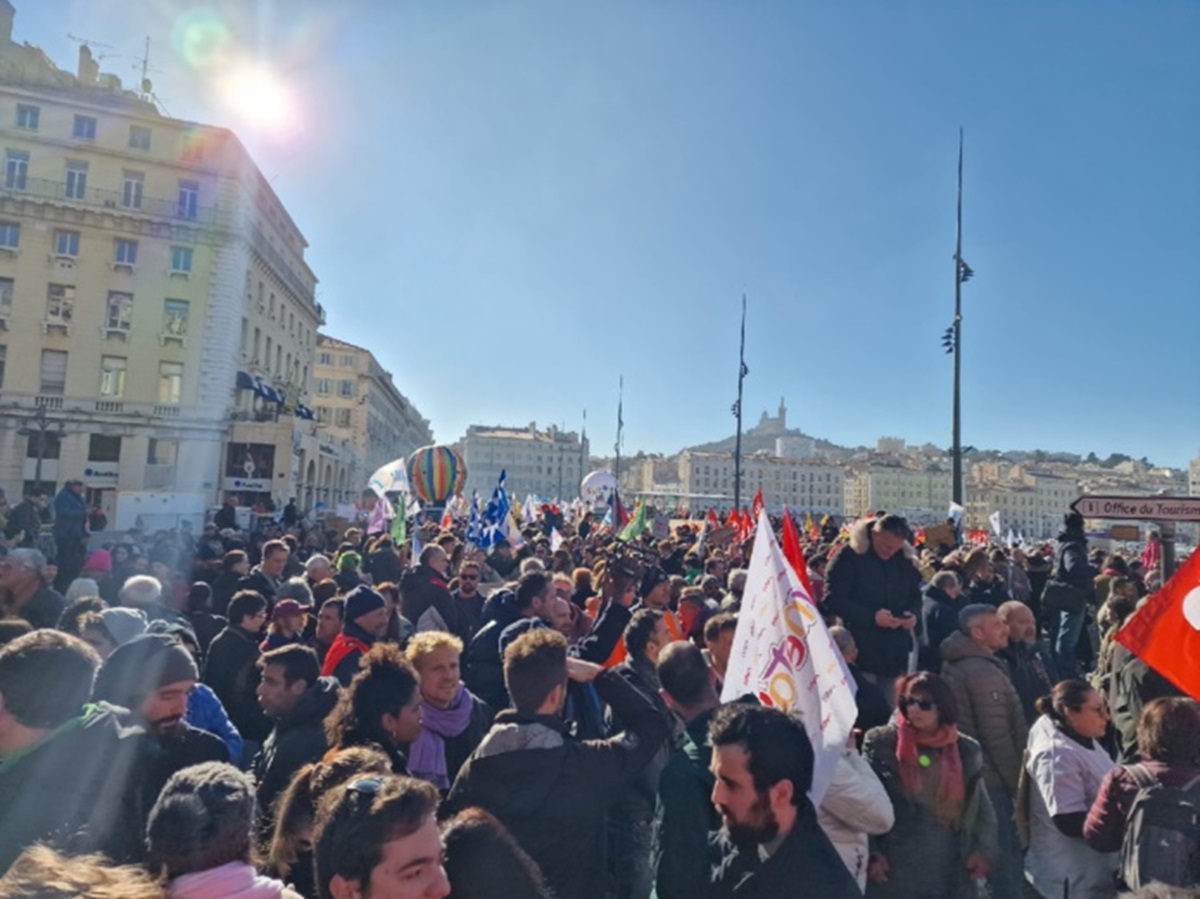 La réforme du système de retraite, entrée en vigueur au 1er septembre 2023, a entraîné de nombreuses journées de manifestation contre le projet. - @CE