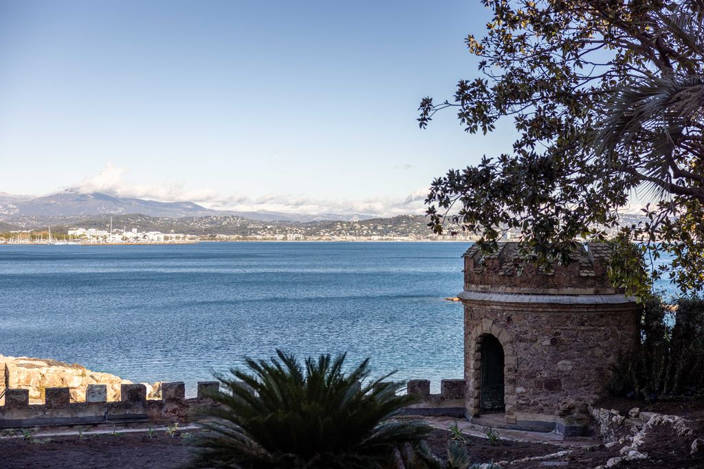 Le château de Théoule, un véritable balcon sur la Méditerranée (@Cedric Fruneau/Millesime)