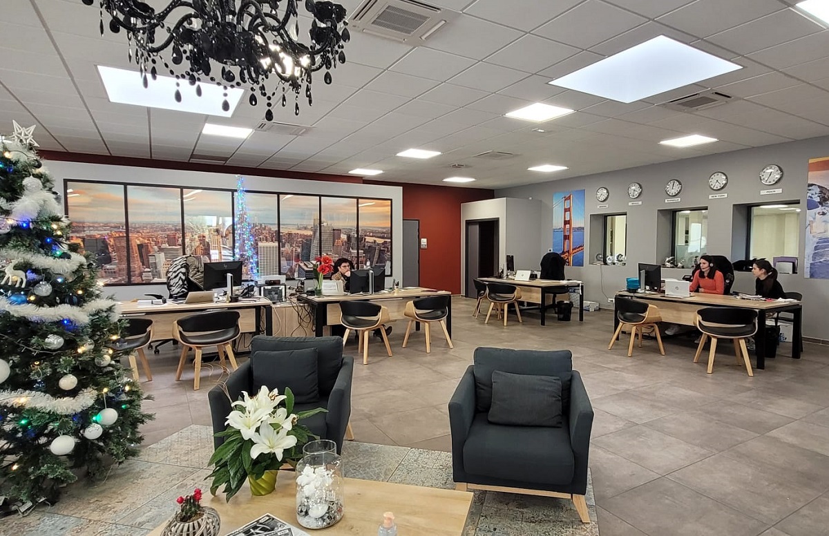 L'agence de voyages de Sabarbu Tourisme compte 6 conseillers voyages. Juste derrière, l'équipe production est composée de 6 forfaitistes - DR : A.B. L'agence de voyages de Sabarbu Tourisme compte 6 conseillers voyages. Juste derrière, l'équipe production est composée de 6 forfaitistes - DR : A.B.