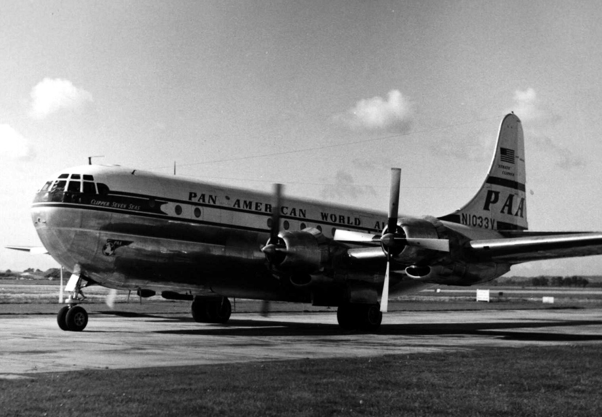 Le Boeing 377 à double pont de la Pan Am - Photo Wikipedia