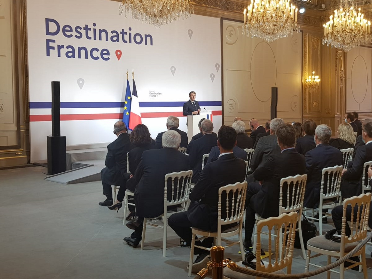Lors du 1er Sommet Destination France en 2021, Emmanuel Macron avait dévoilé ses ambitions en matière de tourisme sur 10 ans, devant une soixantaine de CEO de Groupes nationaux et internationaux - DR