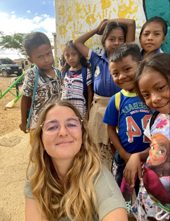 Volontariat avec les enfants indigènes @Camille Le Pladec