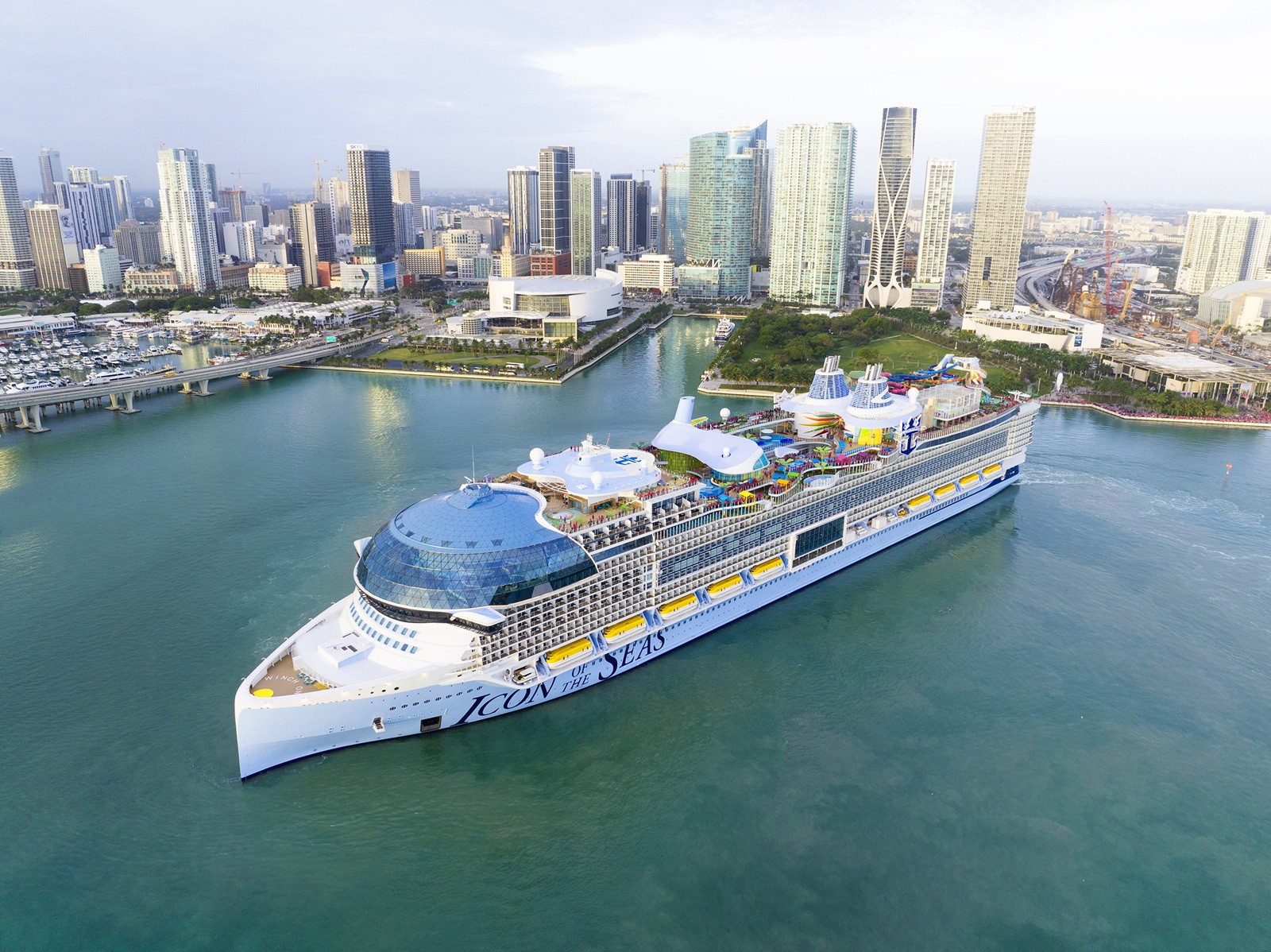 C'est en novembre 2023 que l'Icon of The Seas a quitté les chantiers de Turku, en Finlande, pour rejoindre Miami, son port d'attache @RCCL.