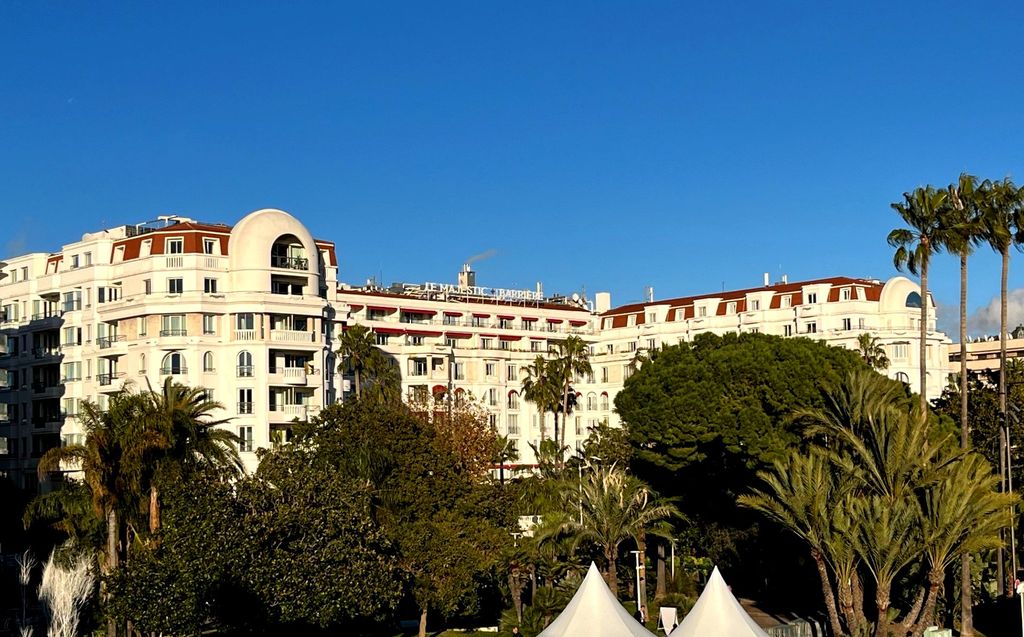 Le Majestic Barrière de Cannes, un établissement devenu iconique (© PB)