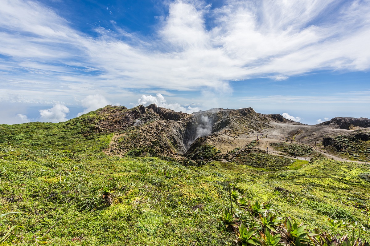 Tourisme Guadeloupe : Ce sont aux Guadeloupéens eux-mêmes, aux acteurs professionnels et institutionnels locaux, à ses habitants de définir la ou les formules d’accueil la mieux adaptée pour un territoire qu’ils connaissent bien - Depositphotos.com Auteur fyletto