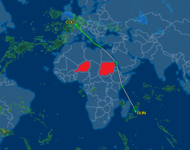 Exemple d'un contournement de l'espace aérien du Soudan et de celui du Niger, par un avion Air Austral - Crédit photo : flightaware