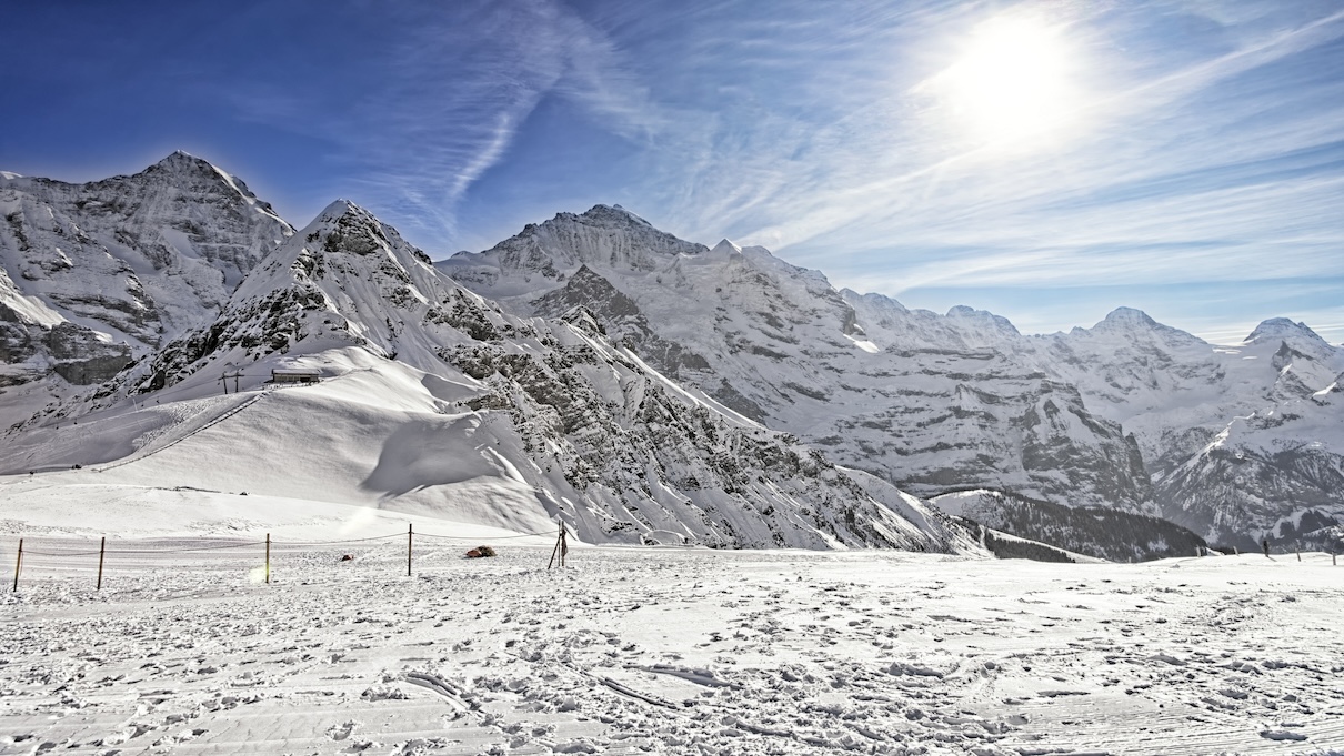 L'Observatoire National des Stations de Montagne ANMSM - Atout France annonce une augmentation de la fréquentation des vacanciers pendant les vacances d'hiver - Depositphotos @erix2005
