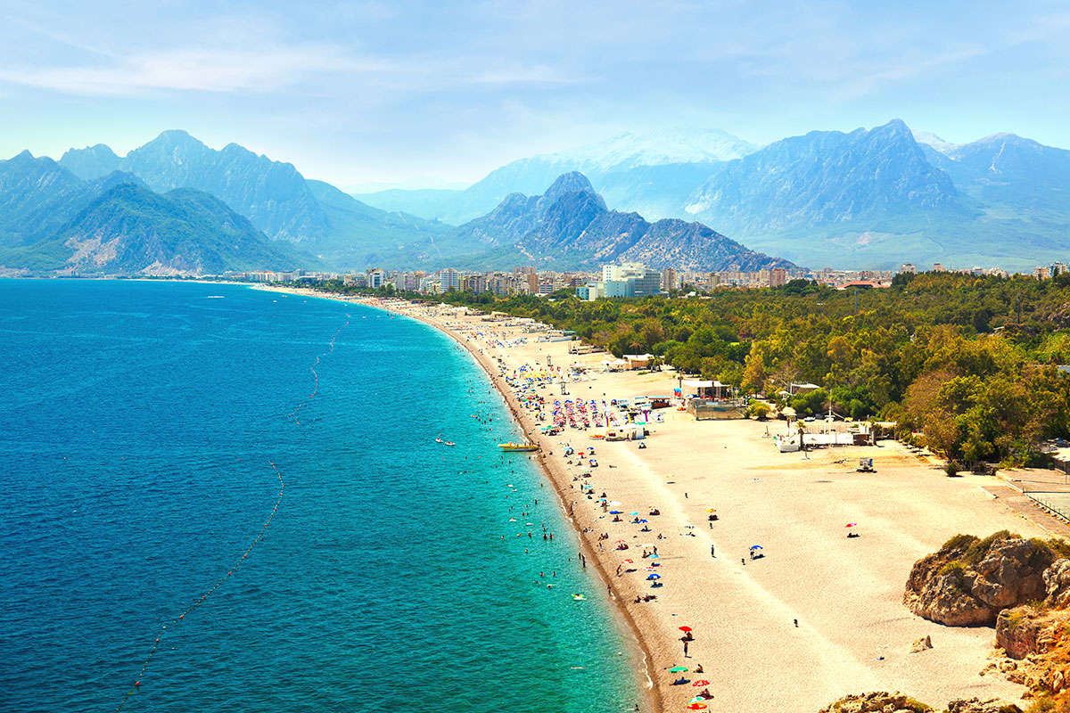 Antalya plage © Shutterstock
