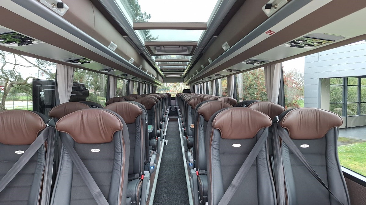 Les sièges fauteuils Royal Class du nouvel autocar qui fera la tournée STARS 80 - Photo Salaun