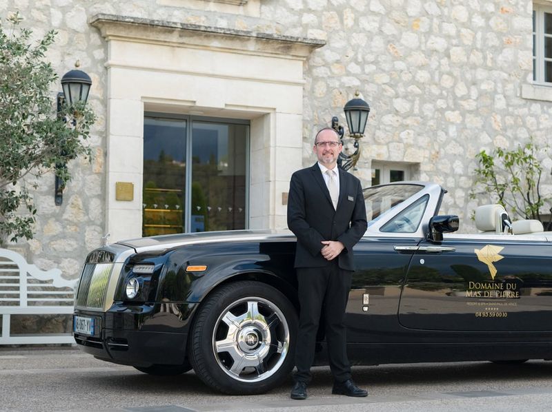 Emmanuel Lottin Chef Concierge du Domaine du Mas de Pierre qui a obtenu les "Clefs d'Or" (©Léo Cayol)