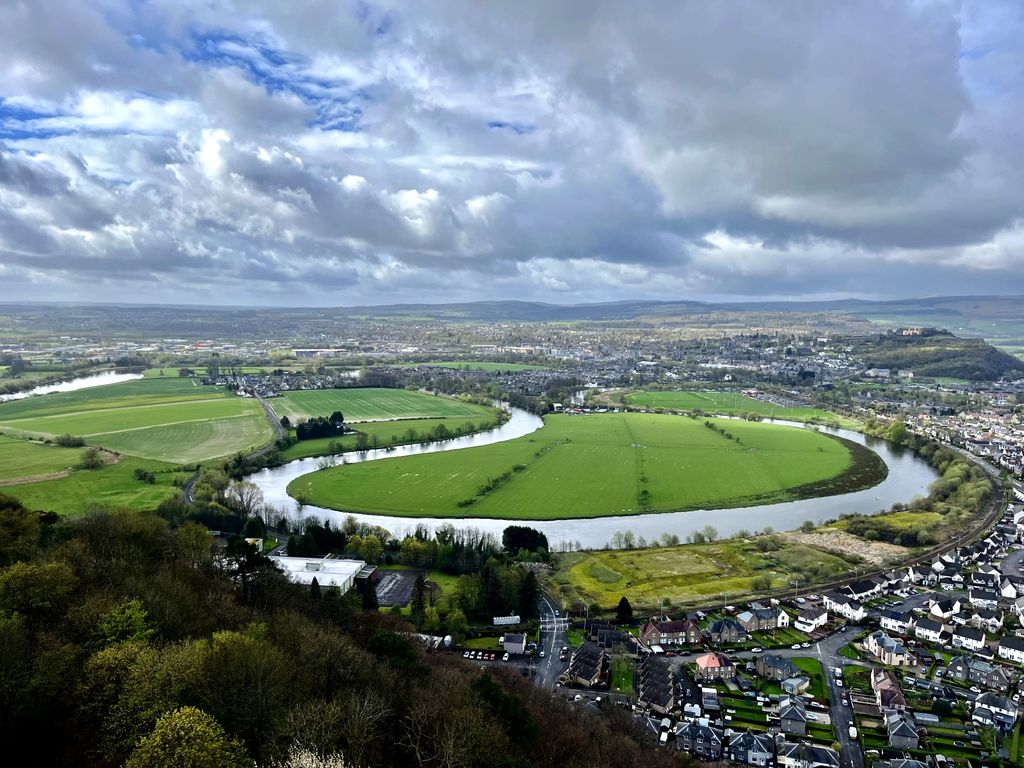 Dans les environs de Stirling, les méandres du Forth sculptent de magnifiques paysages bucoliques et verdoyants (©PB)