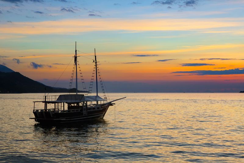 Une partie de pêche à l'espadon avec des pêcheurs locaux, un must apprécié par la clientèle haut de gamme (©TMT/Sicilvision) Une partie de pêche à l'espadon avec des pêcheurs locaux, un must apprécié par la clientèle haut de gamme (©TMT/Sicilvision)