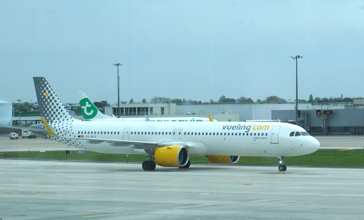 Vueling occupe le terrain à Paris Orly où elle demeure le 2e opérateur aérien derrière le groupe Air France-KLM et sa filiale Transavia - Photo : C. Hardin