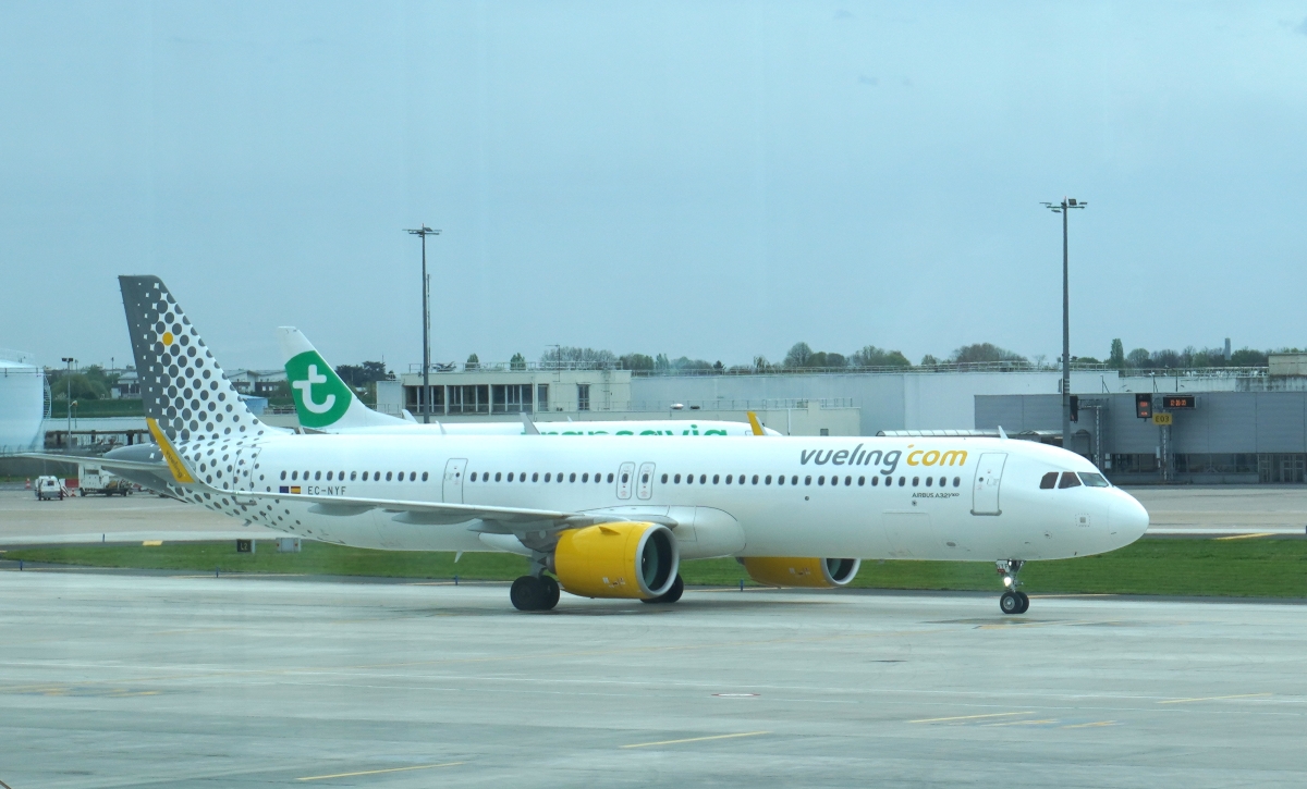 Vueling occupe le terrain à Paris Orly où elle demeure le 2e opérateur aérien derrière le groupe Air France-KLM et sa filiale Transavia - Photo : C. Hardin Vueling occupe le terrain à Paris Orly où elle demeure le 2e opérateur aérien derrière le groupe Air France-KLM et sa filiale Transavia - Photo : C. Hardin
