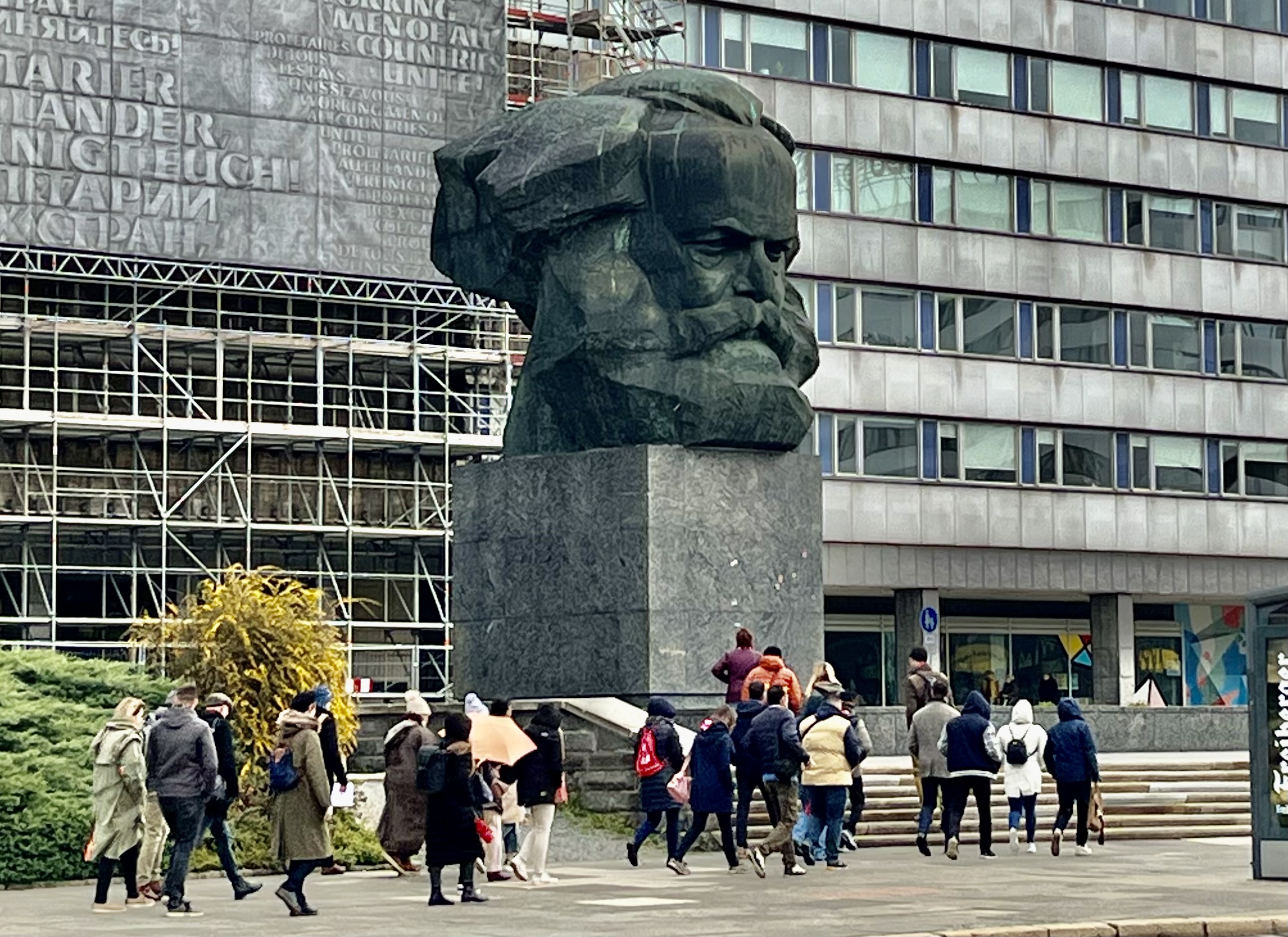 Marx à Chemnitz, une tête en bronze de 40 tonnes (@PB)