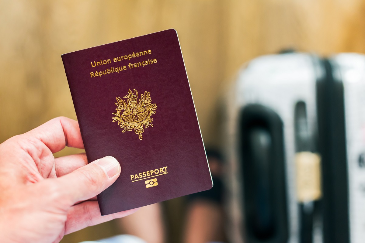 Passeport : tout ce qu'il faut savoir pour éviter des délais trop long et pour le renouveler - Depositphotos.com Auteur LP2tudio