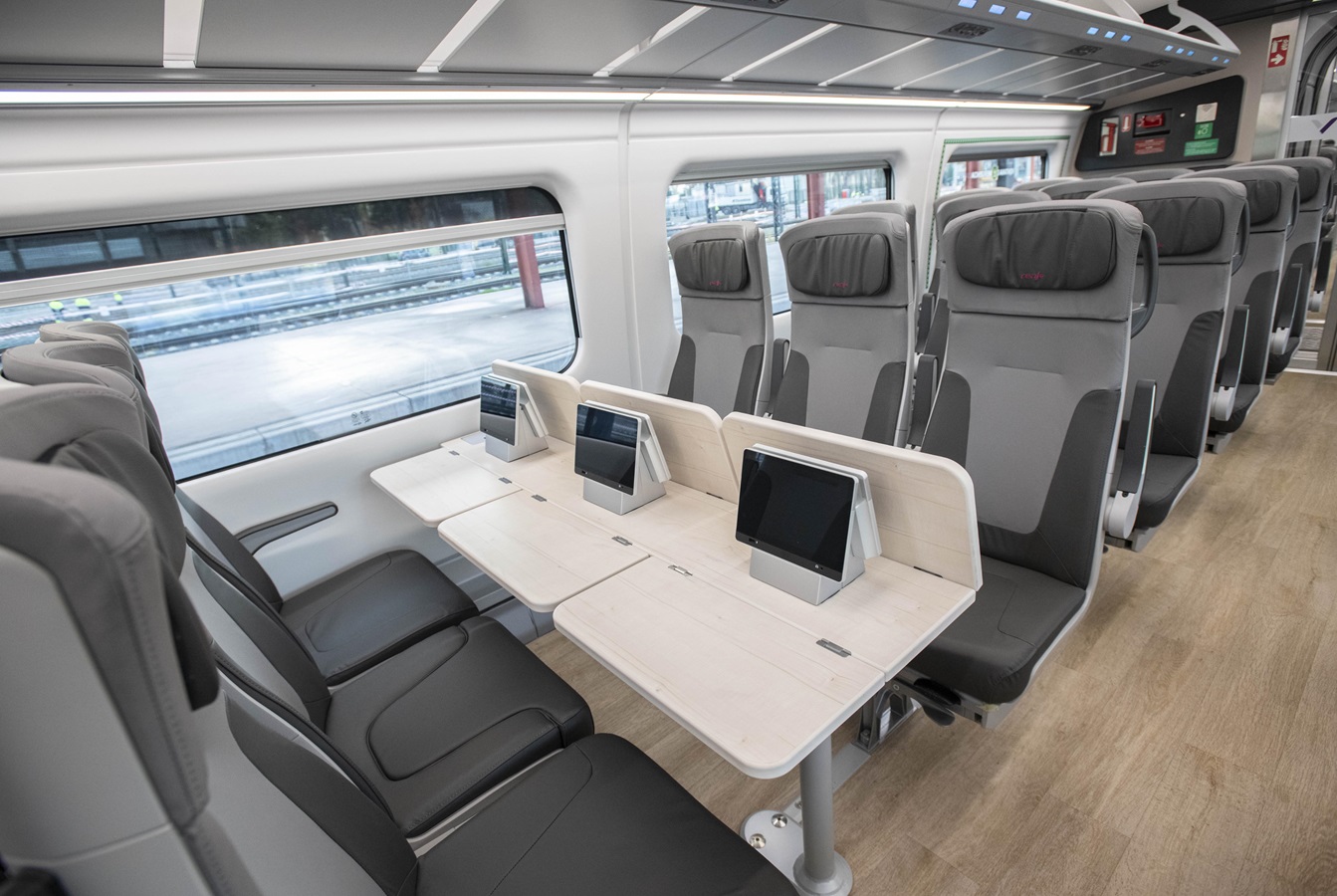 Renfe : des écrans tactiles pour tous les voyageurs, grâce à ces nouveaux trains S106 - DR Renfe : des écrans tactiles pour tous les voyageurs, grâce à ces nouveaux trains S106 - DR