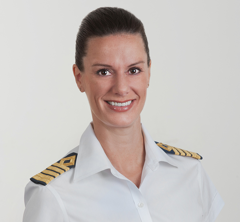 Celebrity Cruises : K. McCue, 1ère femme américaine nommée commandante dans la compagnie Celebrity Cruises : K. McCue, 1ère femme américaine nommée commandante dans la compagnie