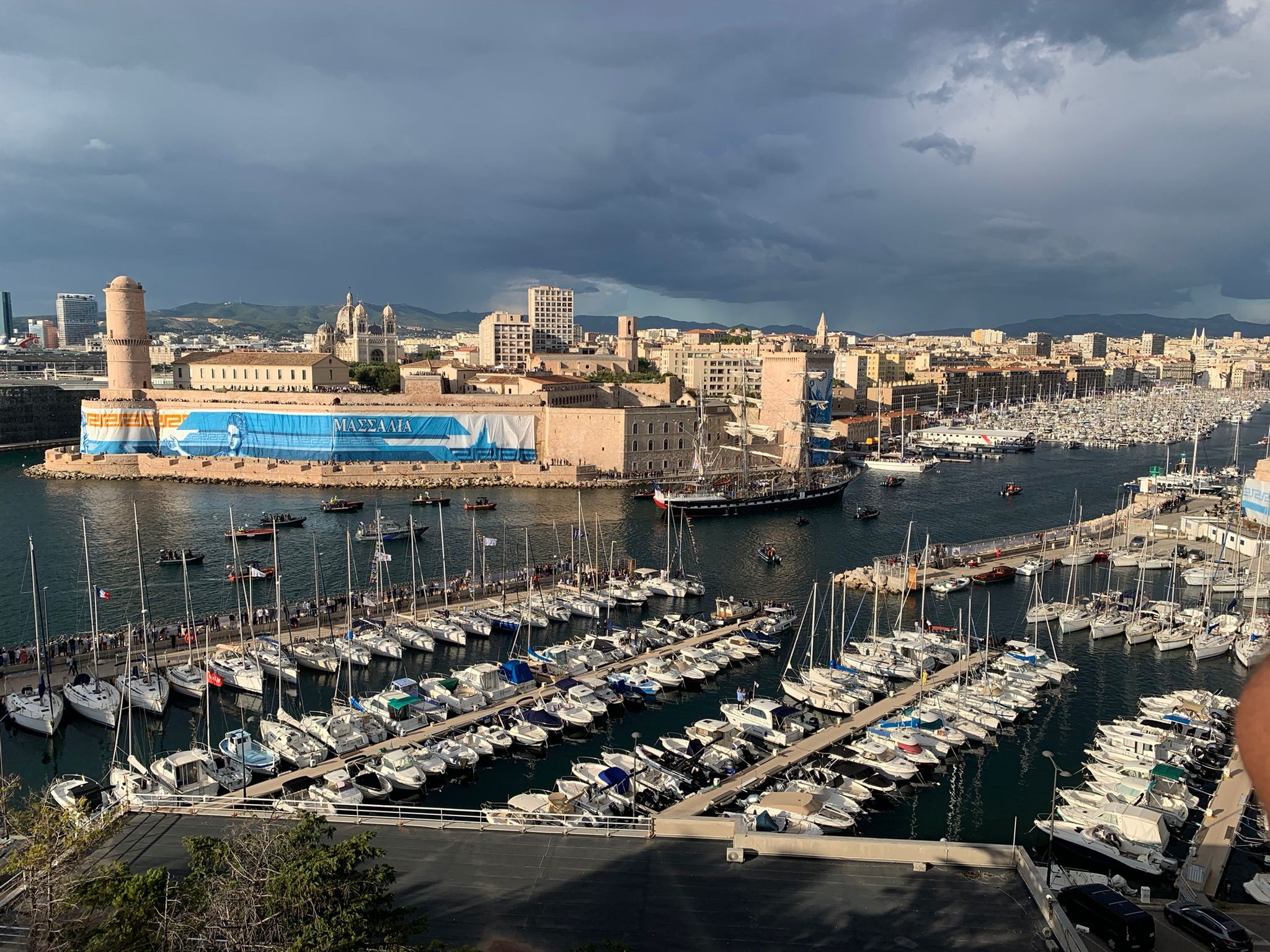 L'entrée du Belem dans le Vieux Port de Marseille - Photo CE