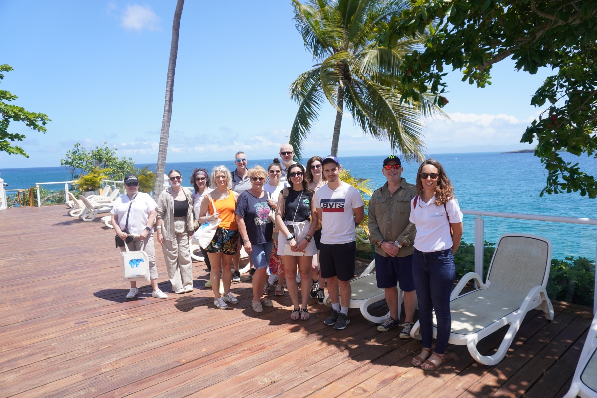 Avec Cyril Cousin d'Air Transat (a droite) et à l'invitation de l'OT de la République Dominicaine, les agents de voyages ont découvert la péninsule de Samana. Crédit : C.Hardin