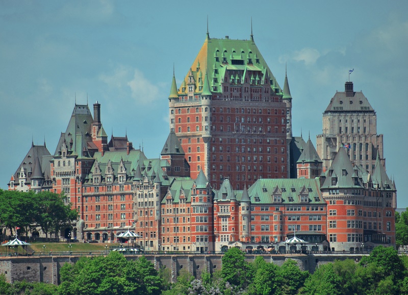 Icône de la ville de Québec, le Château Frontenac est l’édifice le plus photographié au Canada, bien que ce ne soit pas à proprement parler un monument - DR : Wikipedia, Letartean