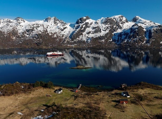 Les voyageurs peuvent désormais choisir entre les expériences Signature premium et le voyage Original, l’Express Côtier @ Hurtigruten