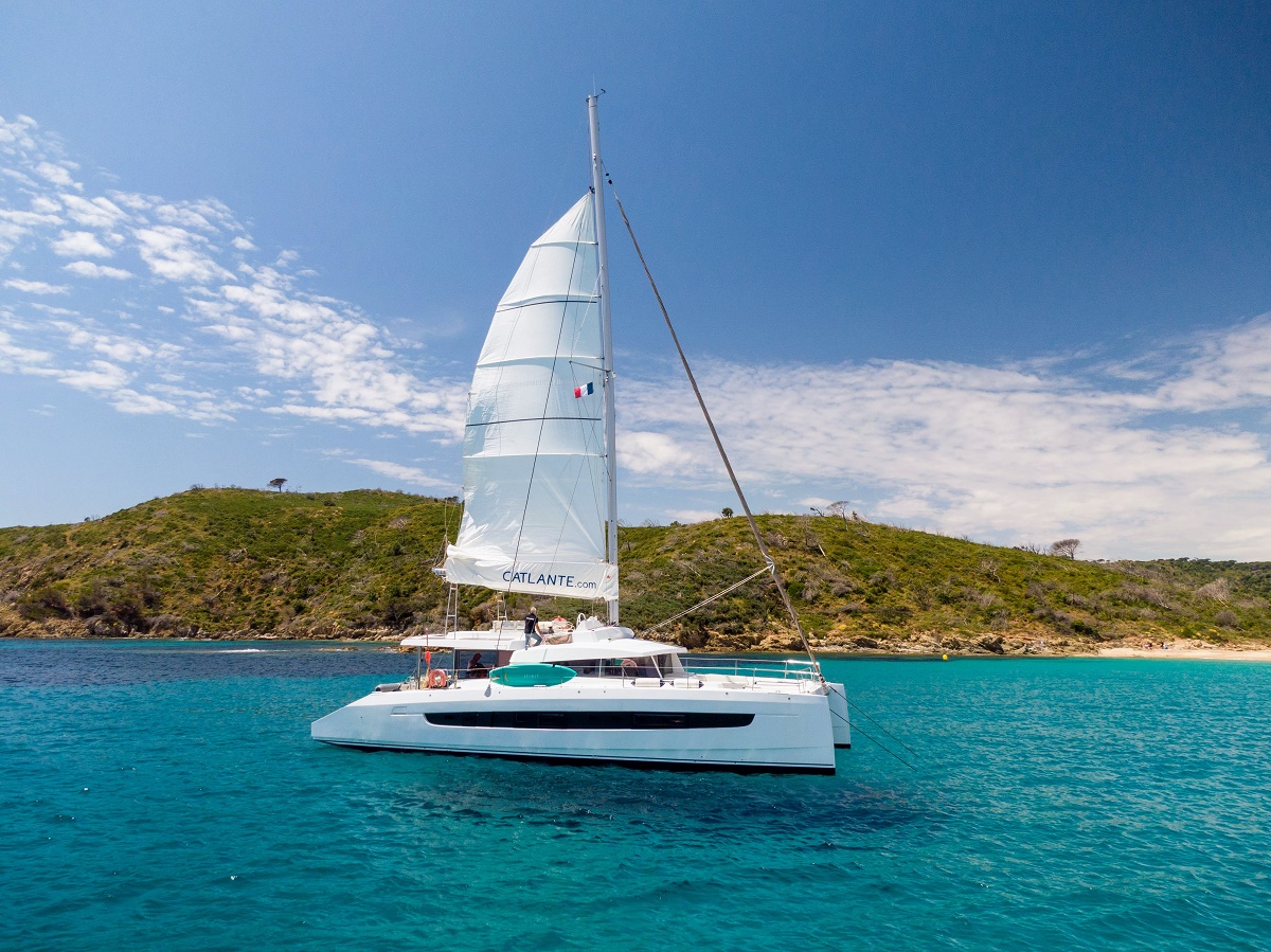 L’hiver, quatorze catamarans rejoignent les Caraïbes pour faire découvrir les îles Grenadines, Saint-Barthélemy, Antigua ou encore la Guadeloupe. Deux navires sont également positionnés aux Seychelles, toute l'année - Photo Catlante