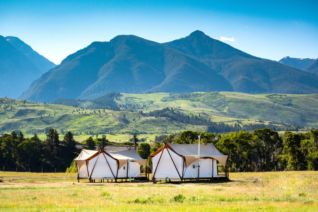 Dix Resorts spécialisés dans le glamping ont rejoint le réseau SLH. Ici, dans le parc national de Yellowstone, aux Etats-Unis (© Under Canvas/SLH)