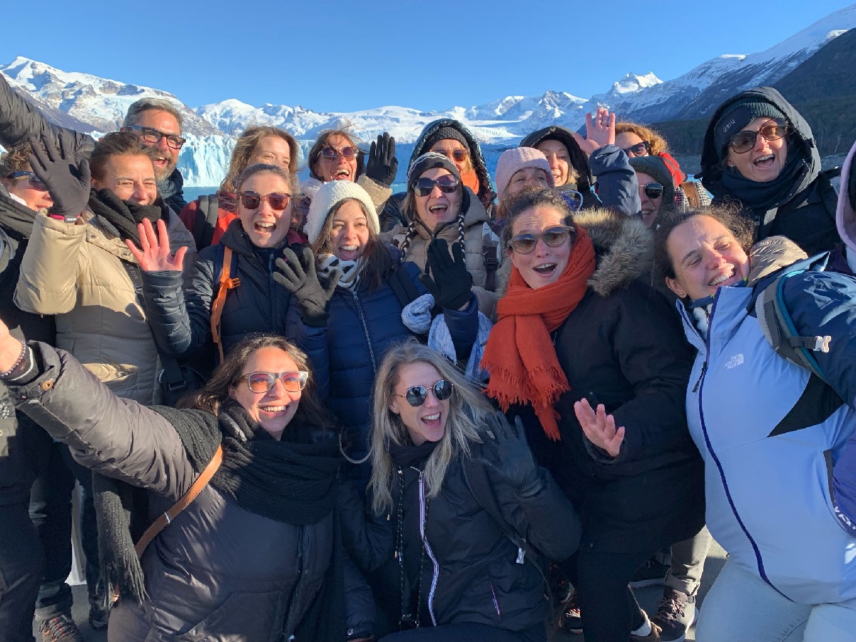 Une partie des participants de la première Odyssée Nouvelles Frontières devant le glacier Perito Moreno - Photo CE