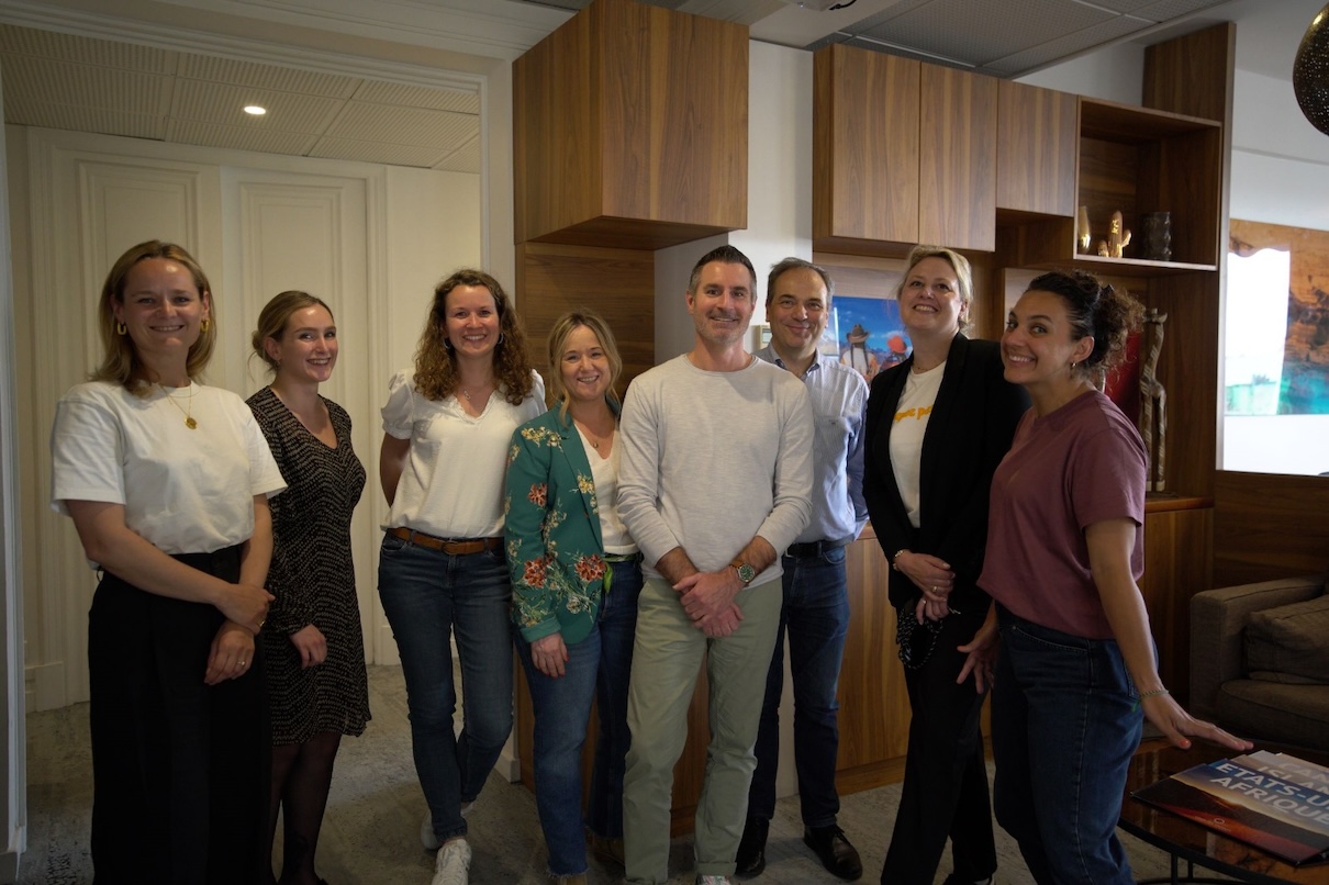 De gauche à droite : Julie Grumbach, Elise Vigneau, Delphine Aubert, Sandra Epiard, Charles Julien, Rémi Vénitien, Adeline Sullivan, Virginie Gines - Photo : Office du Tourisme des USA en France