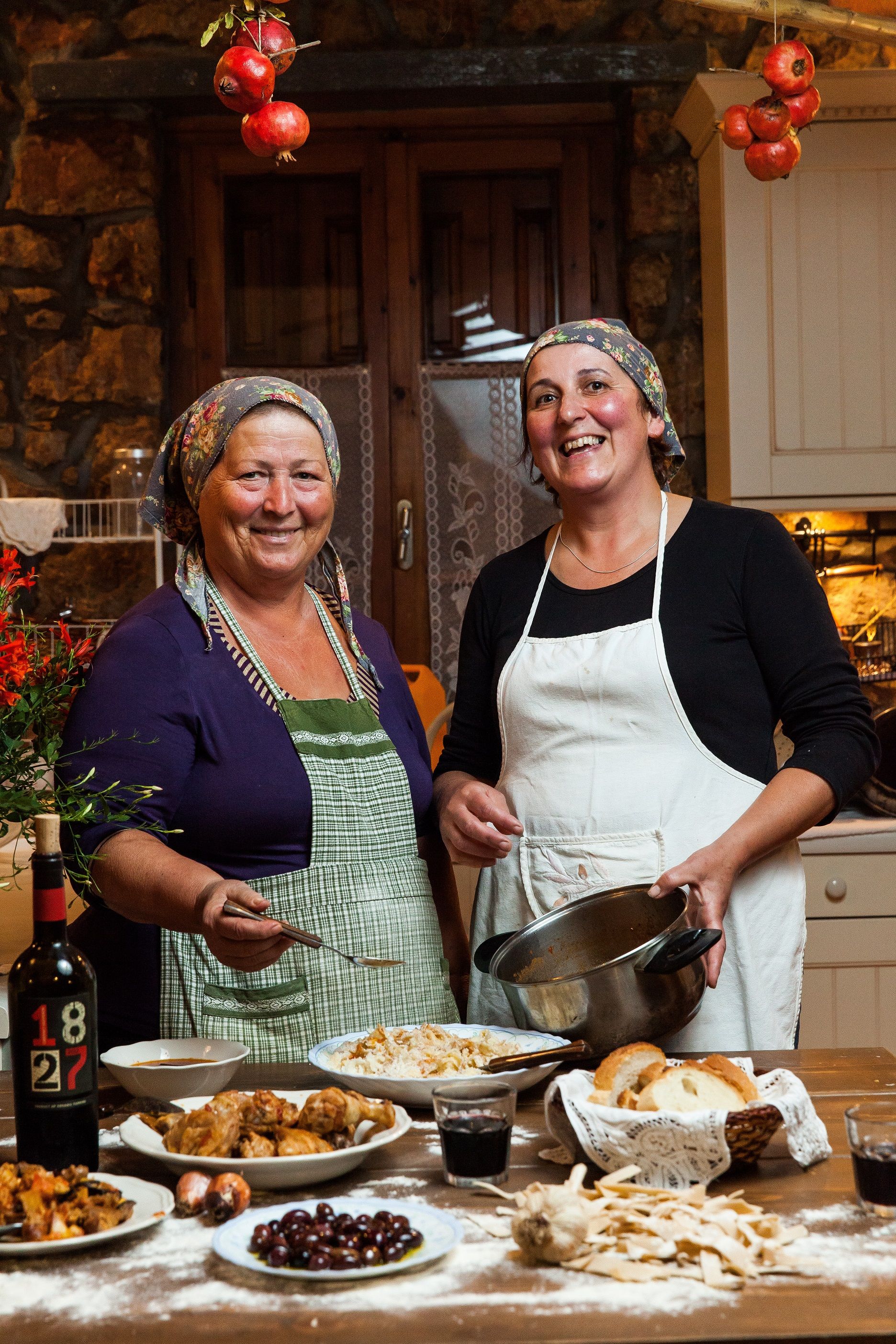 Parmi les "expériences à vivre" à Costa Navarino, des cours de cuisine traditionnelle (© Costa Navarino)