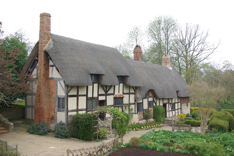 En quittant Stratford, on découvre Anne Hathaway’s Cottage, maison natale de l'épouse de Shakespeare.   Une incursion campagnarde agréable, entre collines basses et prairies grasses. Les spécialistes apprécieront - DR : J.-F.R.