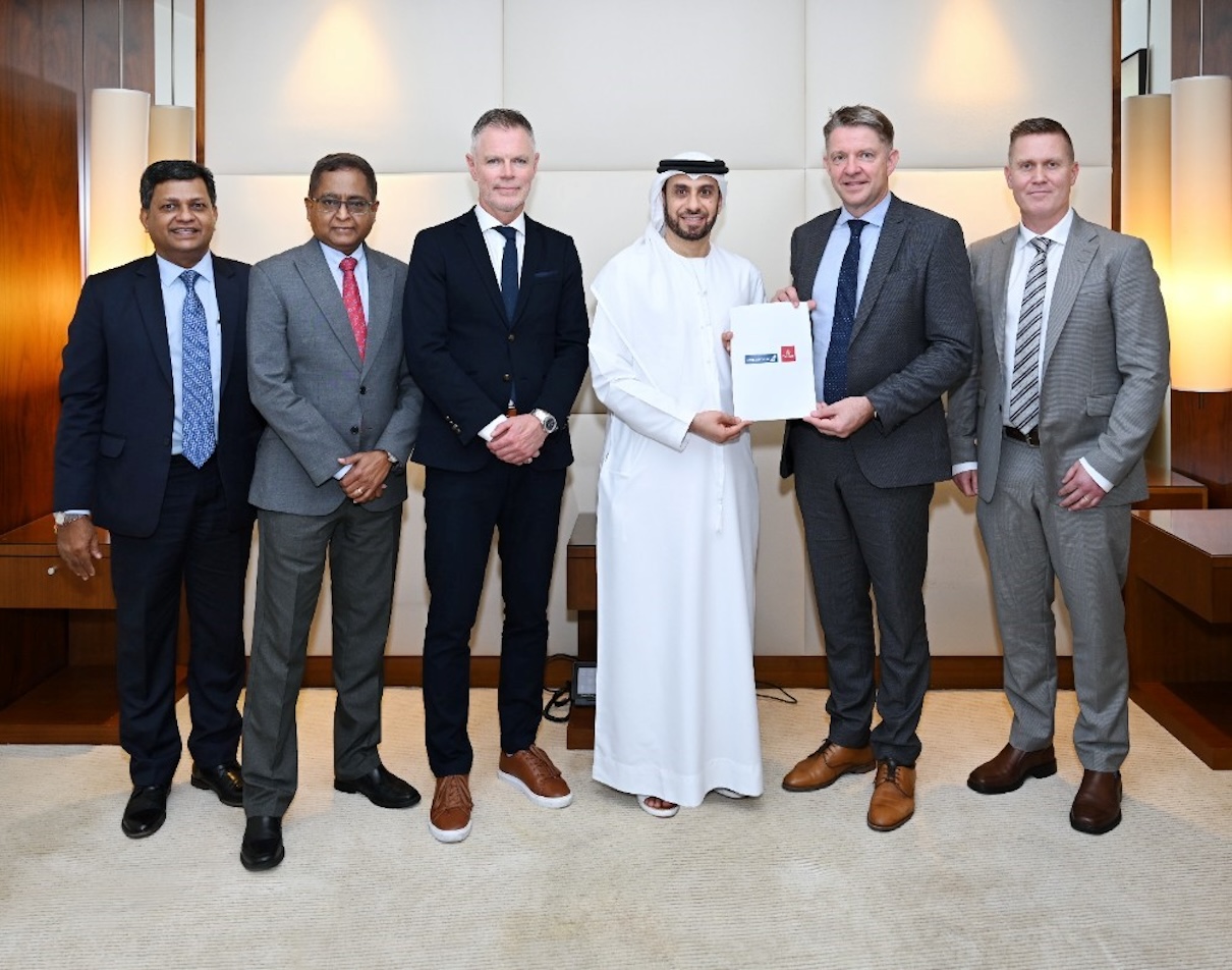 De gauche à droite : T. G. Venugopal, Anand Lakshminarayanan, Helgi Mar Bjorgvinsson,  Adnan Kazim, Bogi Nils Bogason,  Tomas Ingason - Emirates De gauche à droite : T. G. Venugopal, Anand Lakshminarayanan, Helgi Mar Bjorgvinsson,  Adnan Kazim, Bogi Nils Bogason,  Tomas Ingason - Emirates