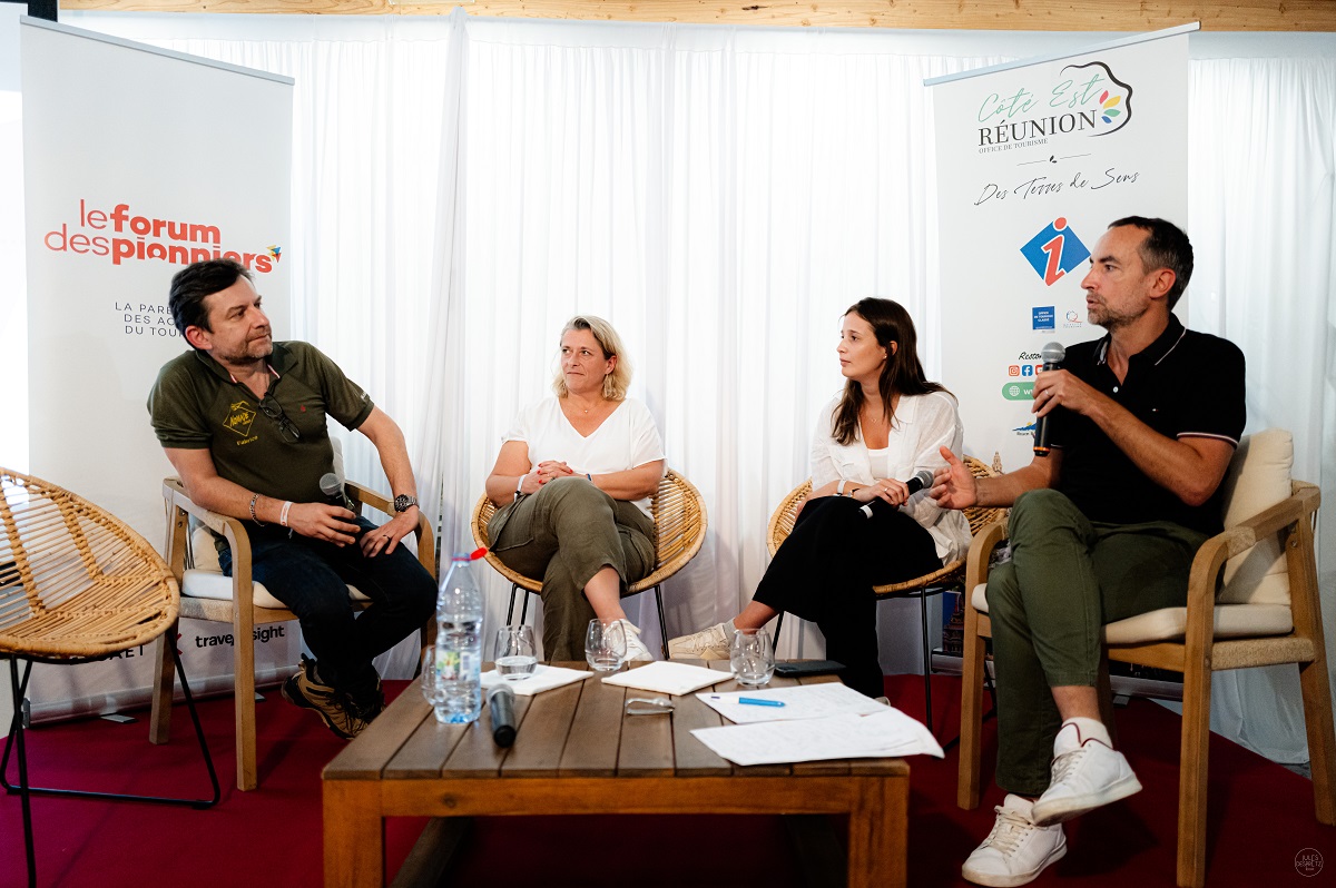 Fabrice Del Taglia, DG de Nomade Aventure, Cécile Revol, DG France de Sunweb, et Alexandra Ortiz, Head of Brand & Contents de Very Chic face aux questions de Rodolphe Lenoir (Impact Consultants) © ForumDesPionniers, Jules DESPRETZ Fabrice Del Taglia, DG de Nomade Aventure, Cécile Revol, DG France de Sunweb, et Alexandra Ortiz, Head of Brand & Contents de Very Chic face aux questions de Rodolphe Lenoir (Impact Consultants) © ForumDesPionniers, Jules DESPRETZ