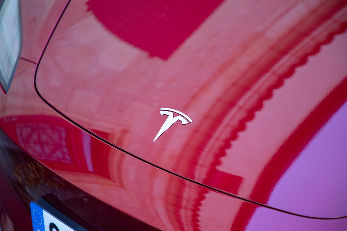 Autopartage : Jool propose la location de Tesla des véhicules 100% électriques et livrés à domicile - Depositphotos.com  Auteur OceanProd