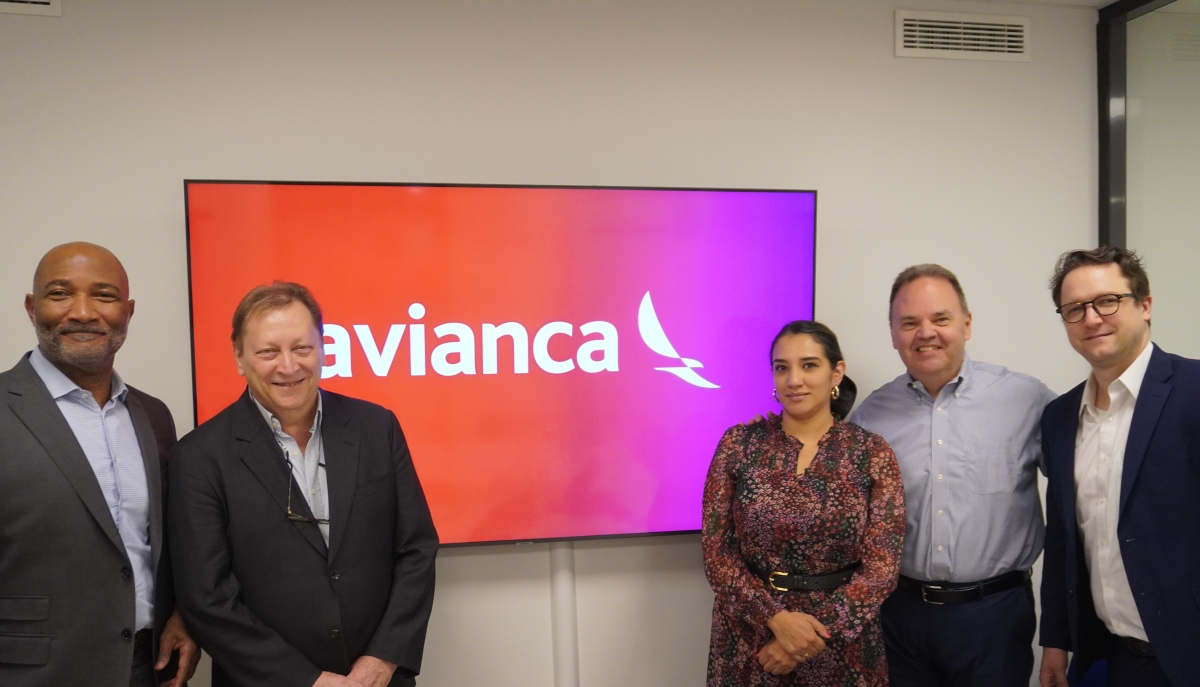Une partie des équipes d'Aviareps et d'AVIANCA avec de gauche à droite . Philippe Boucolon, reponsable aviation, Aviareps, Thierry Curey, Responsable compte AVIANCA,Alejandra AGUDELO LOPEZ - Commercial Manager Europe - AVIANCA ,Rolando DAMAS - Managing Director North & Central America, Europe & Asia  - AVIANCA ,Thomas RENAULT - Directeur Général France - AVIAREPS. Photo : C.Hardin Une partie des équipes d'Aviareps et d'AVIANCA avec de gauche à droite . Philippe Boucolon, reponsable aviation, Aviareps, Thierry Curey, Responsable compte AVIANCA,Alejandra AGUDELO LOPEZ - Commercial Manager Europe - AVIANCA ,Rolando DAMAS - Managing Director North & Central America, Europe & Asia  - AVIANCA ,Thomas RENAULT - Directeur Général France - AVIAREPS. Photo : C.Hardin