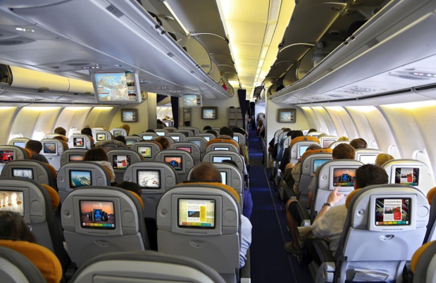 PXCom offers touristic guides onboard airplanes - Credit Thinkstock