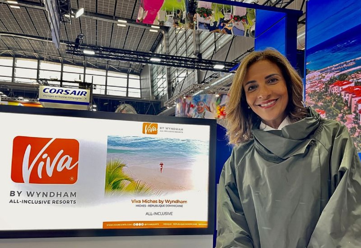 Amanda Santana, Vice-Présidente Sales & Marketing sur le stand de Viva Resorts à l'IFTM (© PB) Amanda Santana, Vice-Présidente Sales & Marketing sur le stand de Viva Resorts à l'IFTM (© PB)
