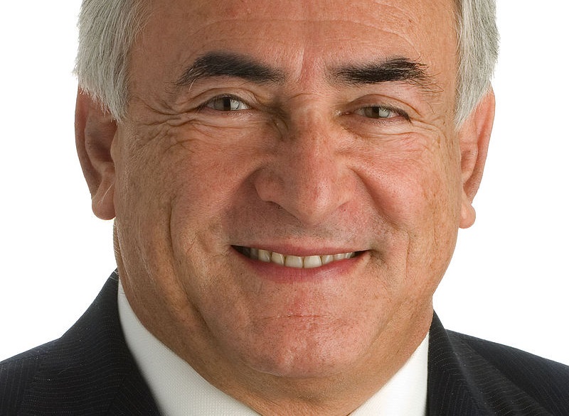 DSK (official portrait 2008) » par Fonds monétaire international /IMF Photographic (Sous licence Domaine public via Wikimedia Commons) DSK (official portrait 2008) » par Fonds monétaire international /IMF Photographic (Sous licence Domaine public via Wikimedia Commons)