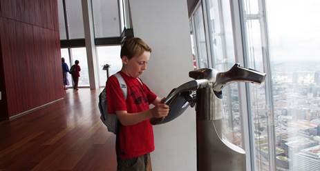 Les enfants peuvent voyager dans le temps à Londres avec les "Tell : Scopes" de The View From the Shard - Photo DR
