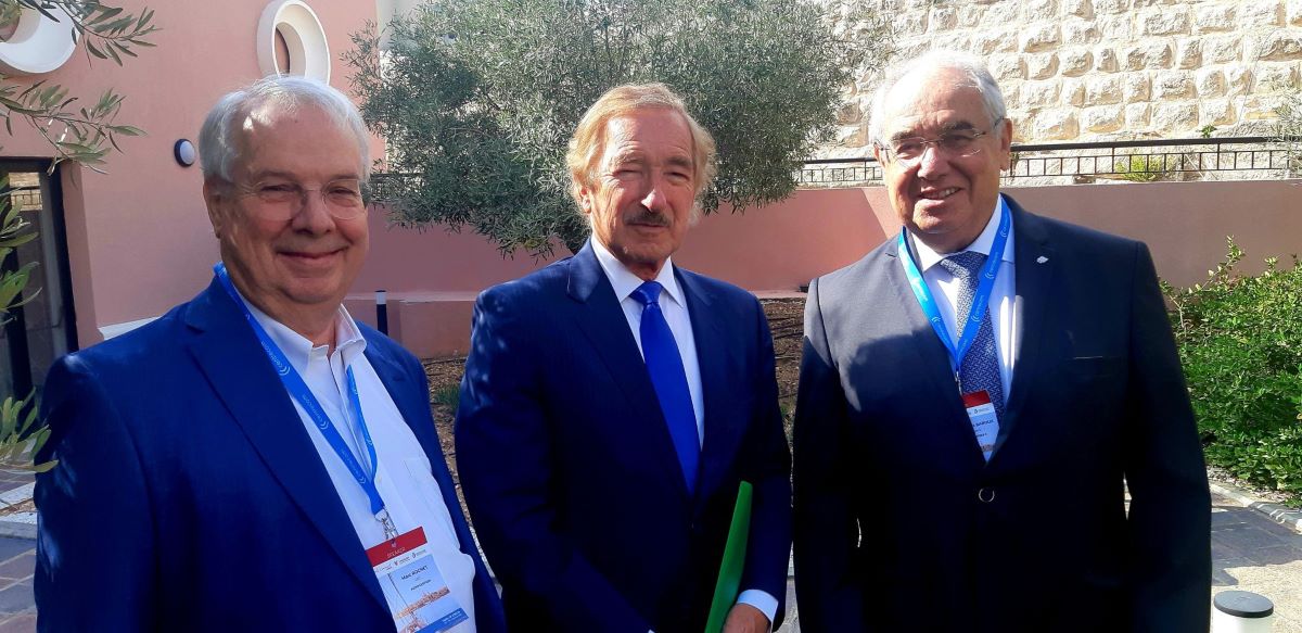 Steven Udvar Hazy entouré de Marc Rochet à gauche et Jean Louis Baroux. Photo : APG Steven Udvar Hazy entouré de Marc Rochet à gauche et Jean Louis Baroux. Photo : APG