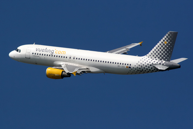 The operational strategy of Vueling is to set up, in the long run, a triangle of strong bases, Barcelona, Rome, and Paris to develop its lines towards the South, North, and East of Europe - Photo Wikipedia Airbus A320 Vueling