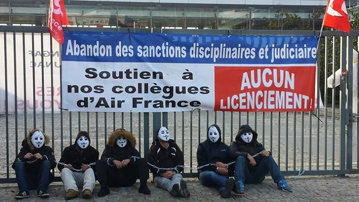 Les salariés d'Air France se mobilisent pour soutenir leurs collègues visés par la justice et la direction de la compagnie à la suite des violences du 5 octobre 2015 - Photo : Paris-luttes.info