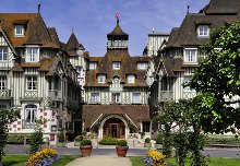 Hôtel Barrière Le Normandy Deauville ferme ses portes pour rénovation Hôtel Barrière Le Normandy Deauville ferme ses portes pour rénovation