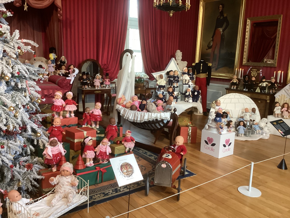 A Amboise, au fil des salles, un dialogue se noue entre le monde ludique et les grandes figures de l’histoire des lieux - Photo : J.-P. C. A Amboise, au fil des salles, un dialogue se noue entre le monde ludique et les grandes figures de l’histoire des lieux - Photo : J.-P. C.