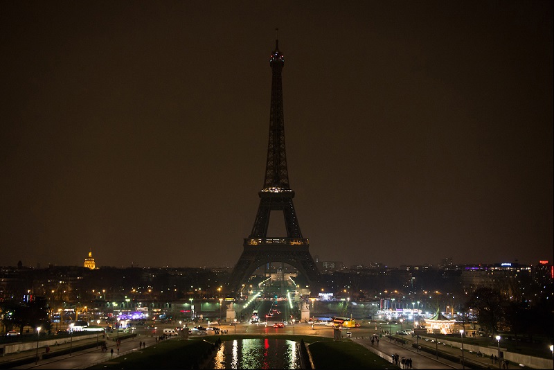La Tour Eiffel est restée éteinte en signe de deuil - DR : Tour Eiifel
